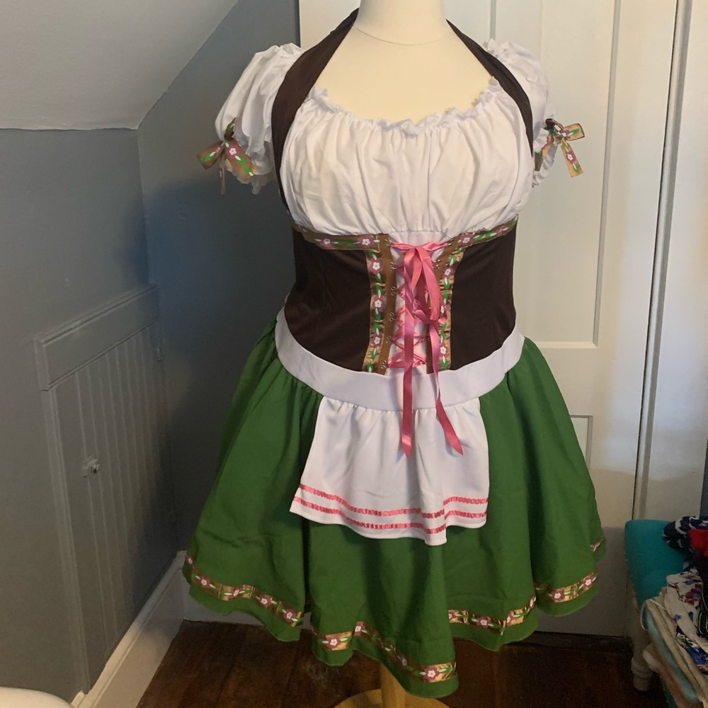 3x/4X Halloween Costume-Beer Server